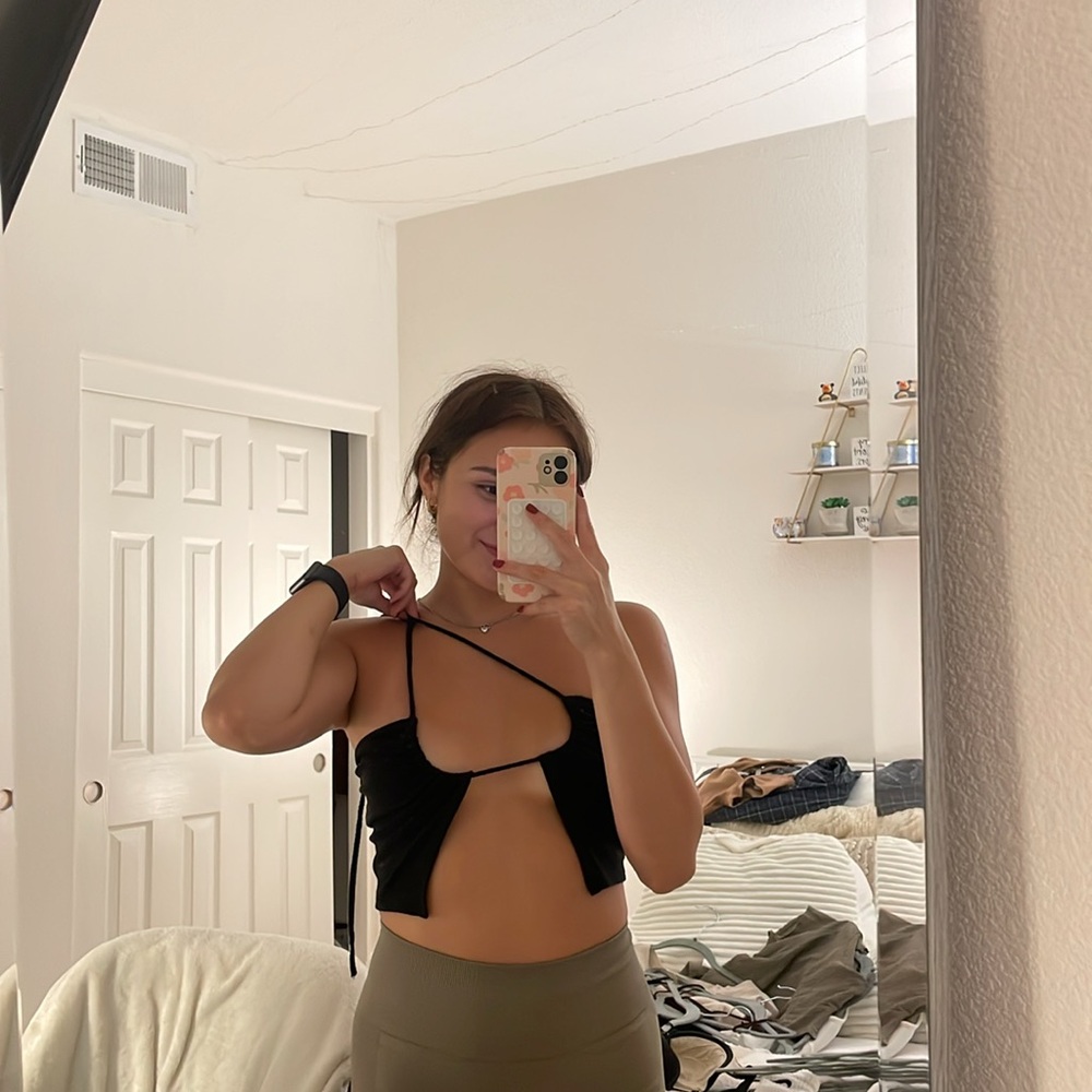 Going out top - Picture 2 of 2
